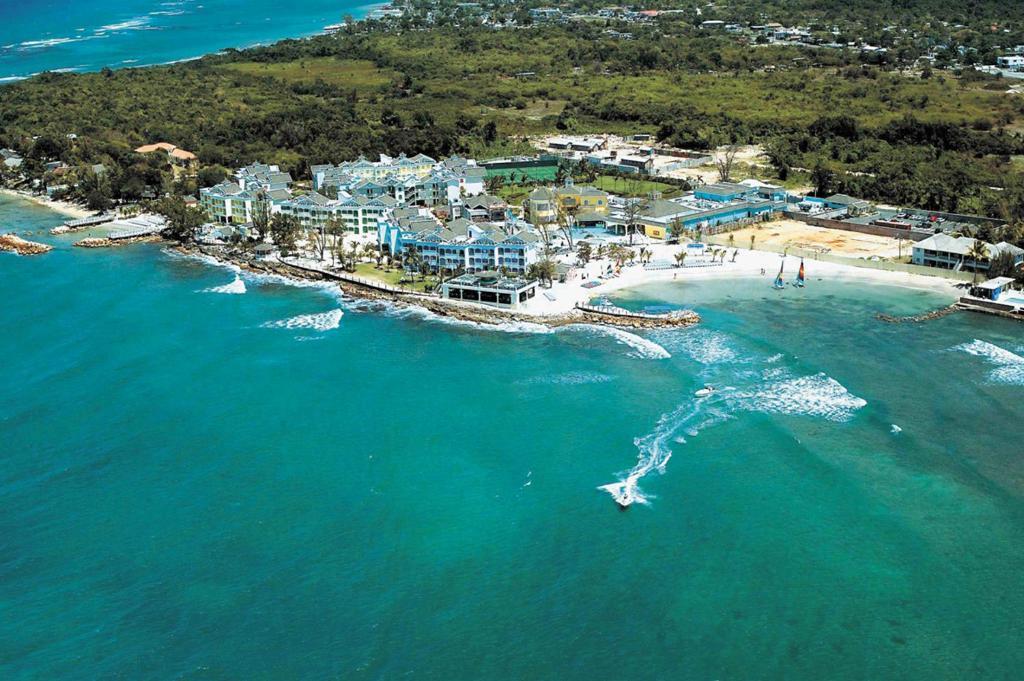 Decameron Club Caribbean Runaway Bay, Ramada All-Inclusive Resort Exteriér fotografie